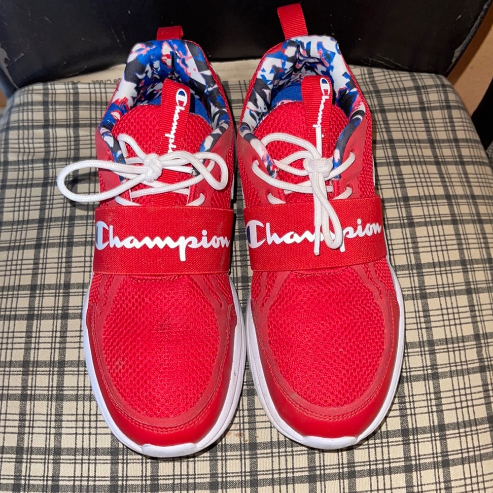 Champions  women’s 8.5